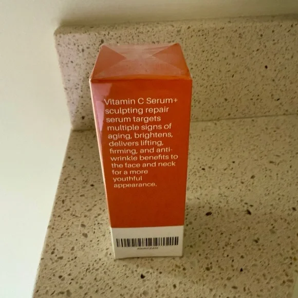 LeVaye Vitamin C Serum Anti-Aging Face Serum 15% Vitamin C - Picture 4 of 7